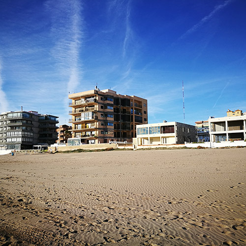 Edificios en primera linea de playa